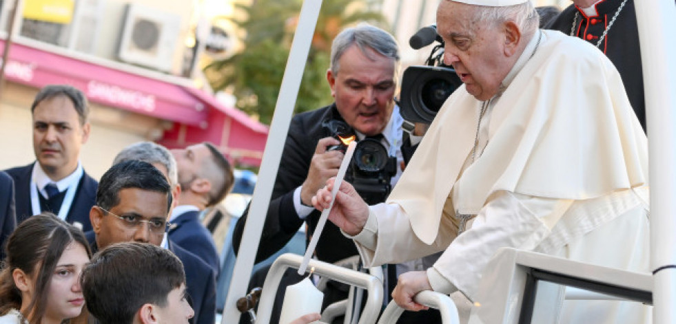 El Papa pide desde Córcega 