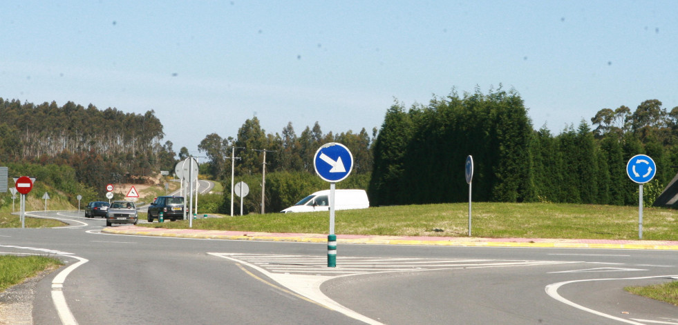 El PSOE solicita en el Parlamento mejoras en el vial Carballo-Malpica