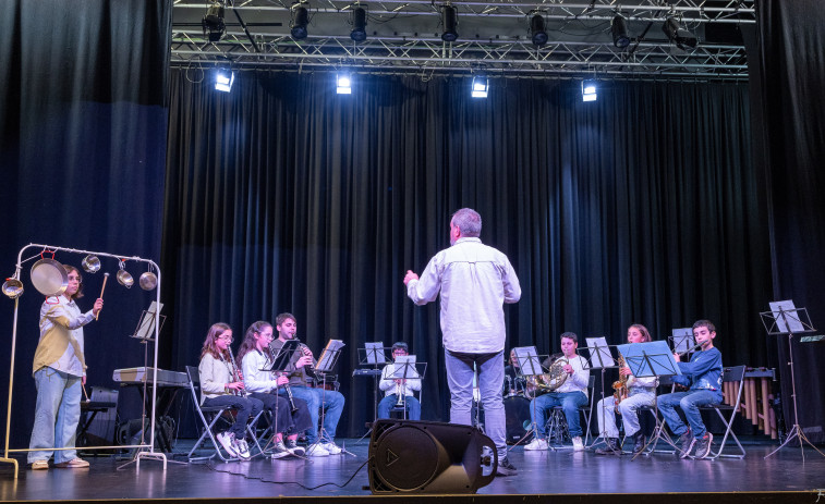 Exhibición de baile, panxoliñas y musical en Cee, el fin de semana