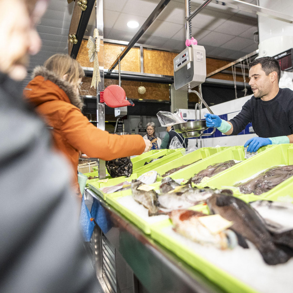 Los mercados de la Costa da Morte mantienen las ventas navideñas pese a los elevados precios