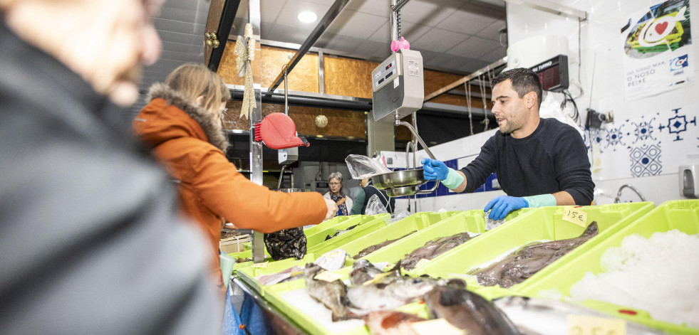 Los mercados de la Costa da Morte mantienen las ventas navideñas pese a los elevados precios