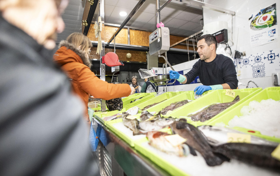 Los mercados de la Costa da Morte mantienen las ventas navideñas pese a los elevados precios