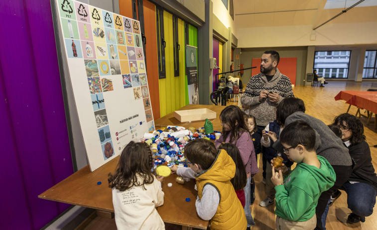 Los más pequeños aprenden sobre reciclaje y medio ambiente en Carballo