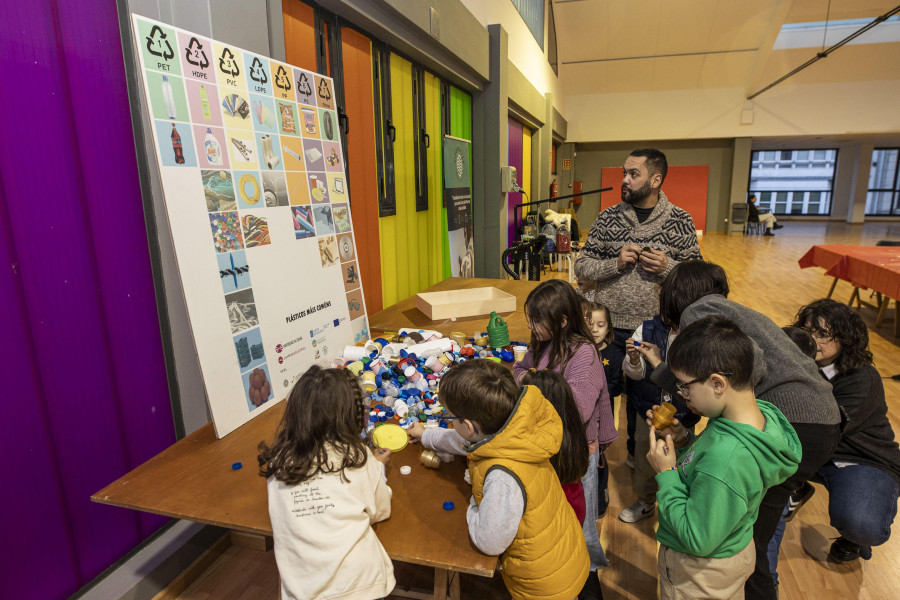 Los más pequeños aprenden sobre reciclaje y medio ambiente en Carballo