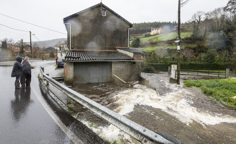 El temporal deja ríos desbordados y vías y bajos anegados en Entrecruces