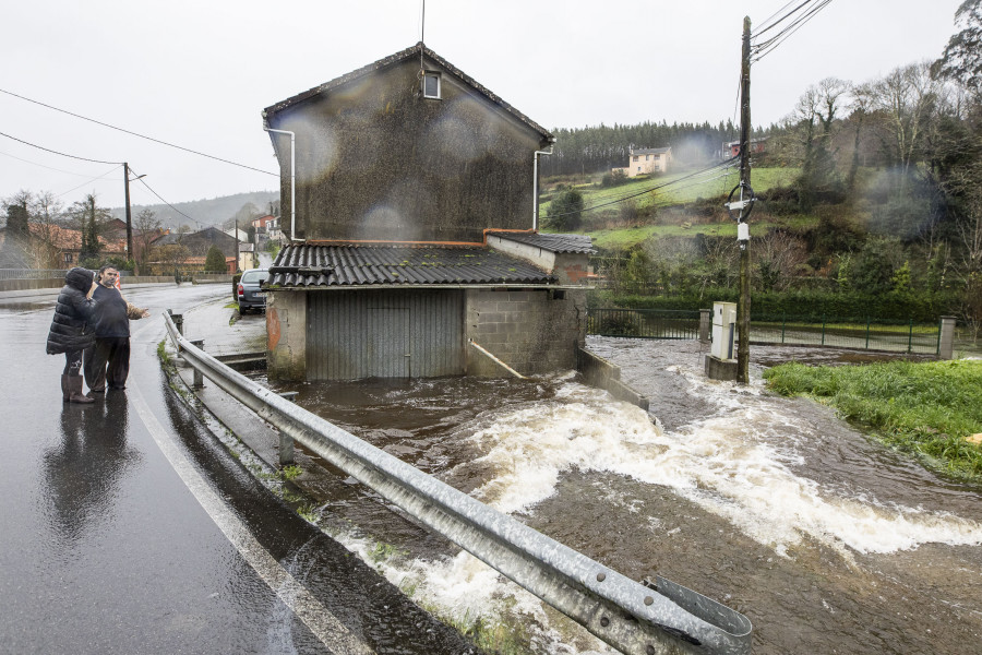 El temporal deja ríos desbordados y vías y bajos anegados en Entrecruces