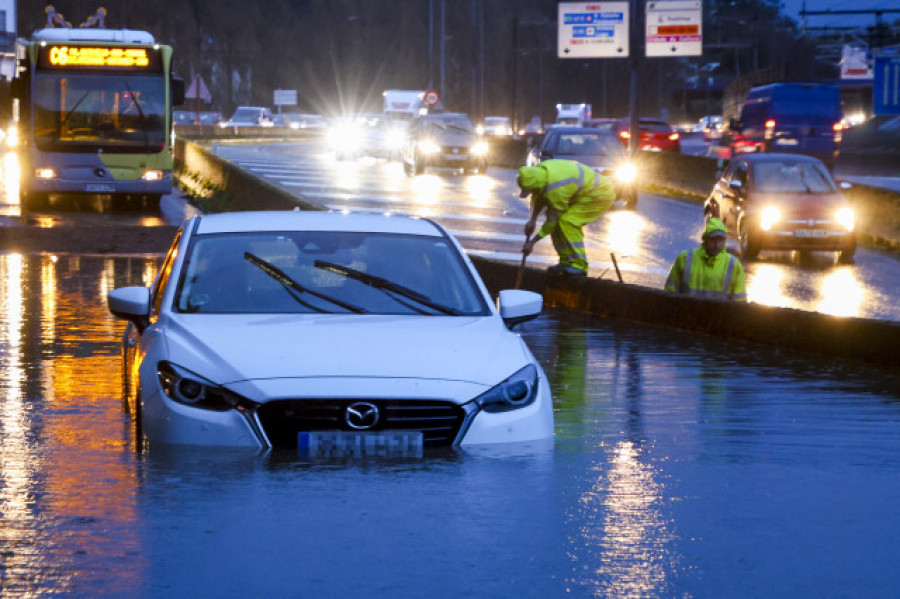 Inundaciones y caídas de árboles al paso del temporal en Galicia