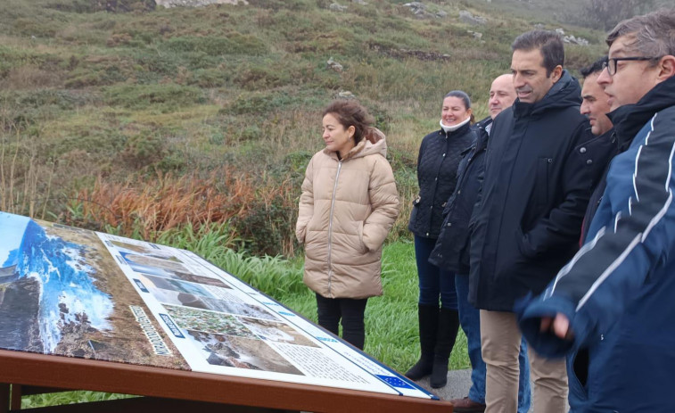 El conselleiro do Mar pone en valor el patrimonio natural y paisajístico de Laxe