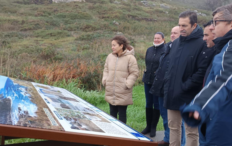 El conselleiro do Mar pone en valor el patrimonio natural y paisajístico de Laxe