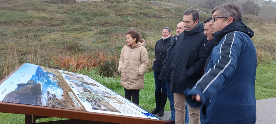 El conselleiro do Mar pone en valor el patrimonio natural y paisajístico de Laxe