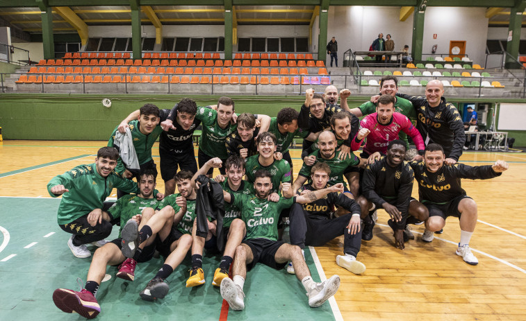 Machada del Calvo Xiria que se mostró muy superior al Balonmano Carballal