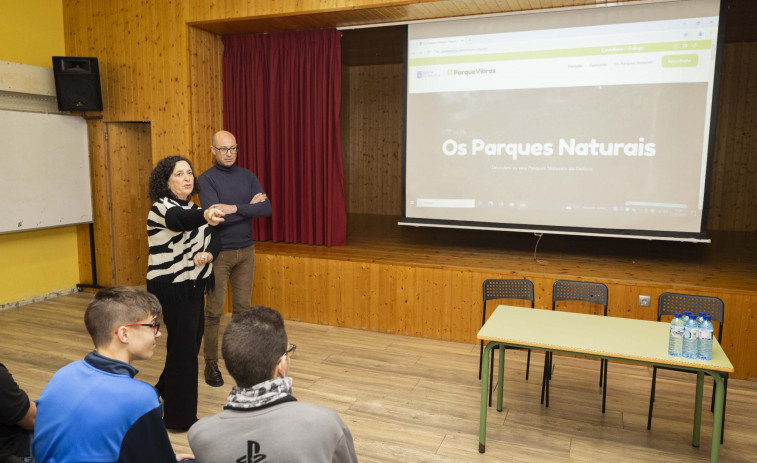 Belén do Campo visita el CPI de Cabana para animar a participar en un concurso de videos para redes sociales