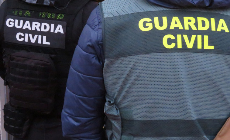 Detenidos dos hombres en Carballo con numerosos antecedentes y órdenes de ingreso en prisión