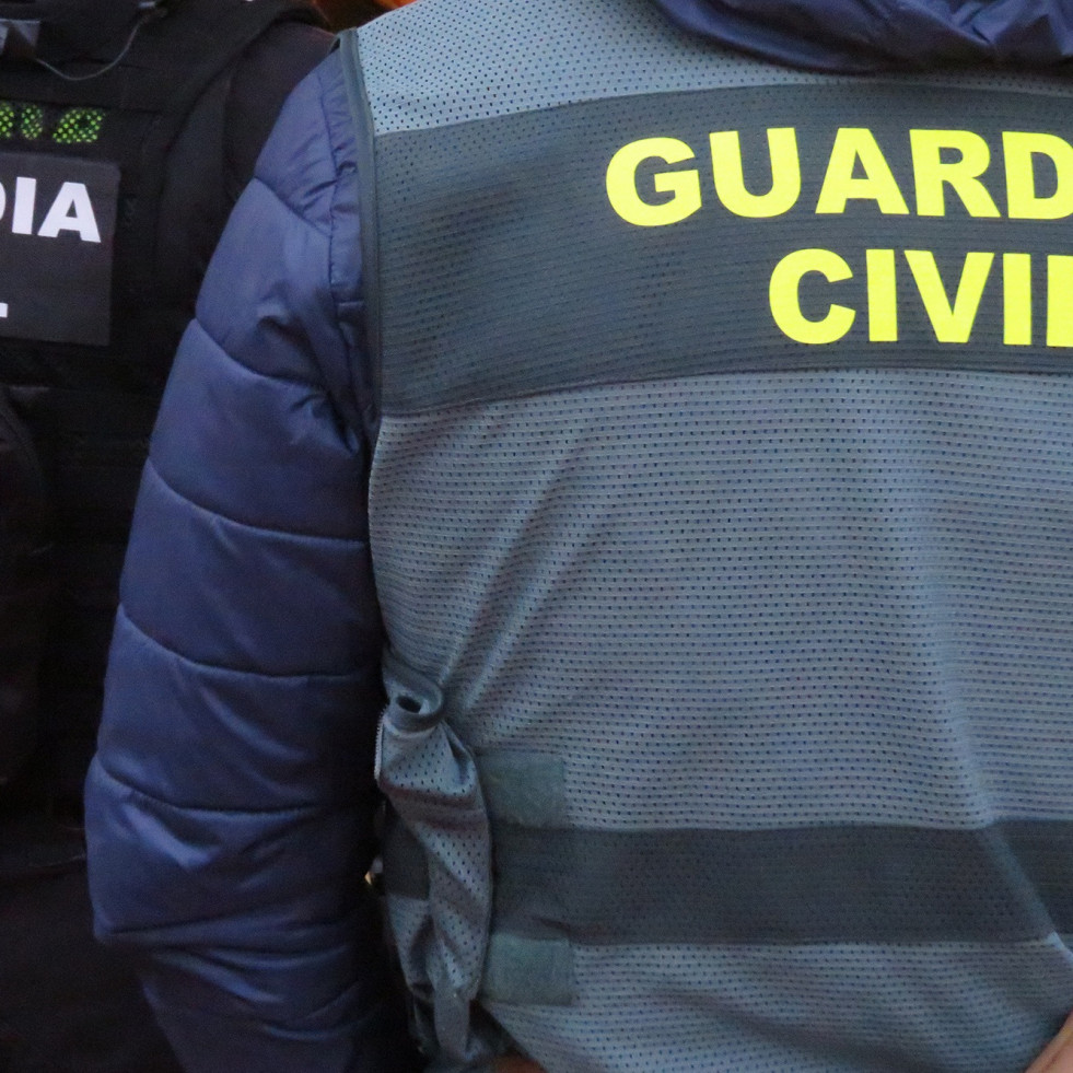 Detenidos dos hombres en Carballo con numerosos antecedentes y órdenes de ingreso en prisión