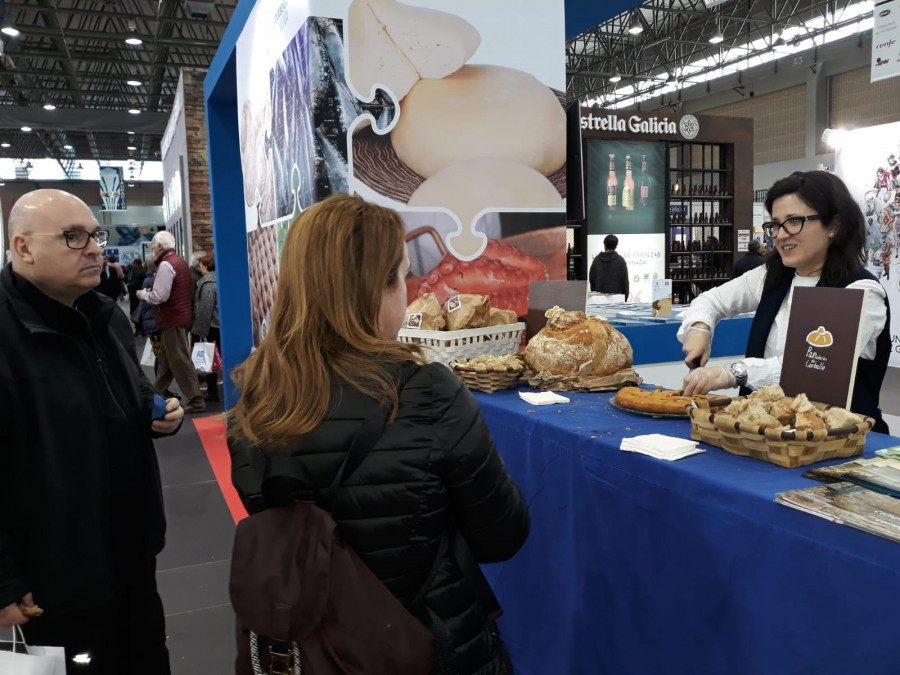 Apuesta por la gastronomía con el pan de Carballo y el percebe de Muxía