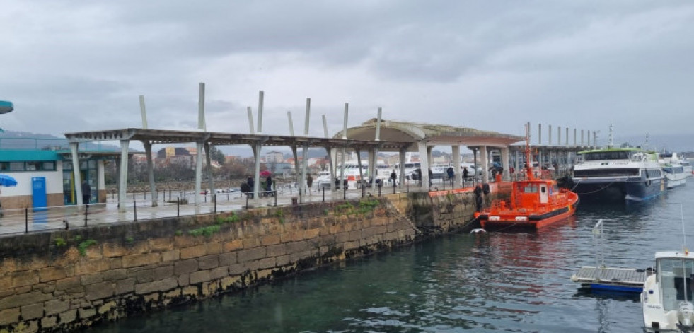 Recuperan el cadáver de un pescador en el puerto de Aldán, en Cangas