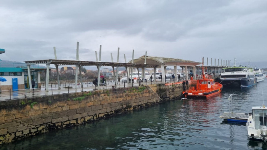 Recuperan el cadáver de un pescador en el puerto de Aldán, en Cangas