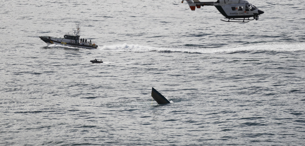 El rescate del narcosubmarino de la Costa da Morte se retrasa hasta obtener autorización