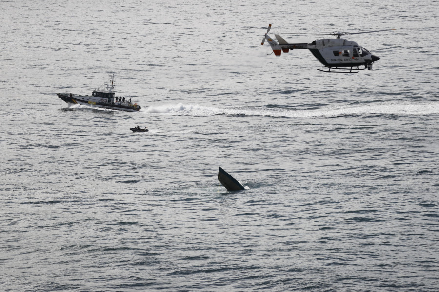 El rescate del narcosubmarino de la Costa da Morte se retrasa hasta obtener autorización