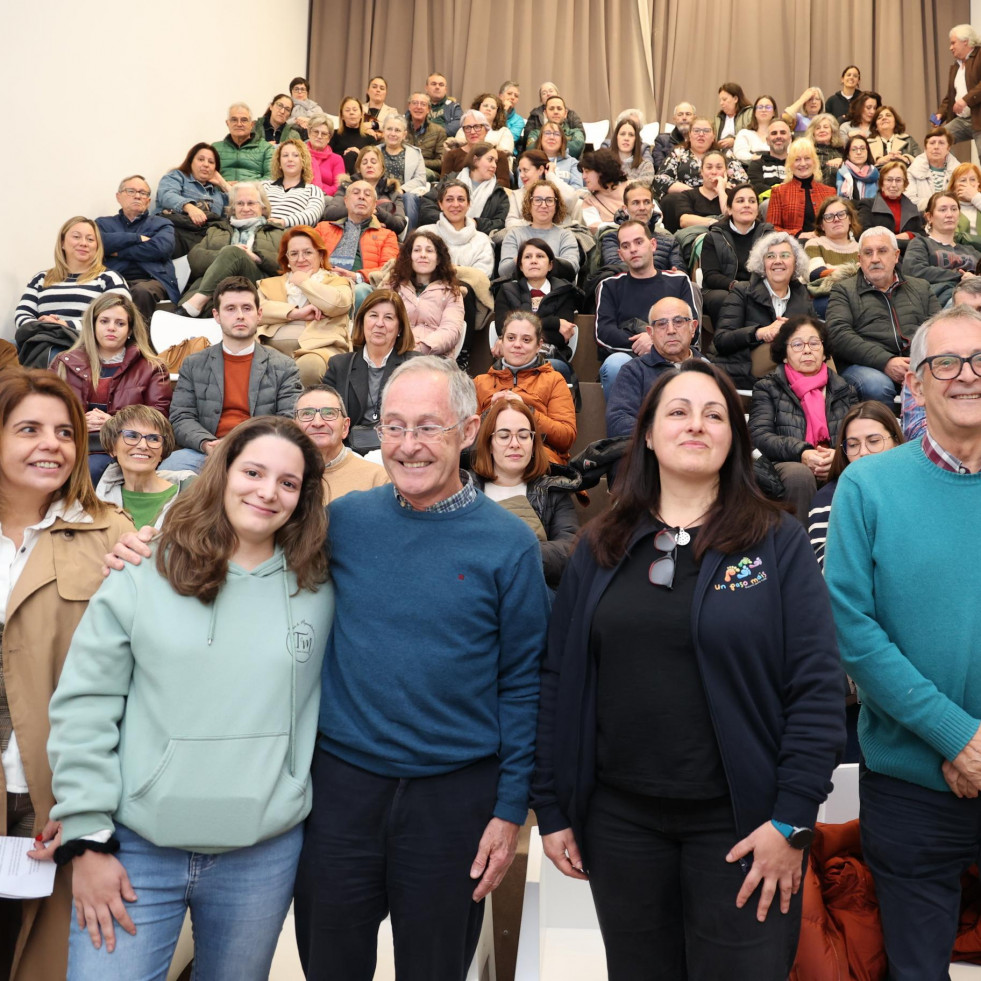 Ángel Carracedo disertó sobre ciencia y genética en Carballo