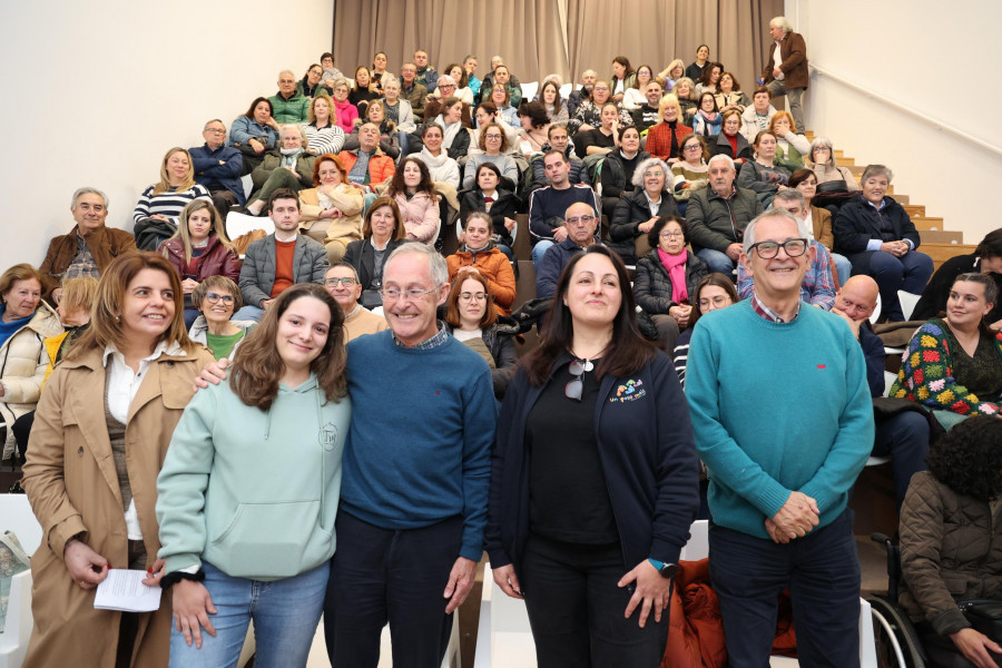 Ángel Carracedo disertó sobre ciencia y genética en Carballo