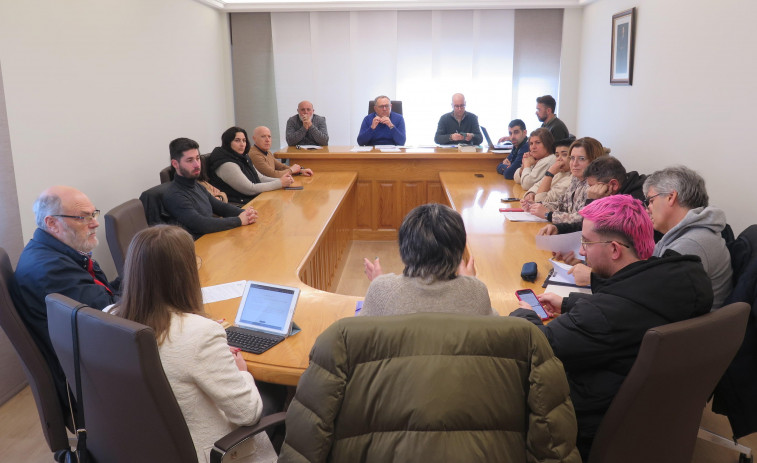 A Laracha da luz verde al convenio con Arteixo para la mejora de servicios en A Esquipa