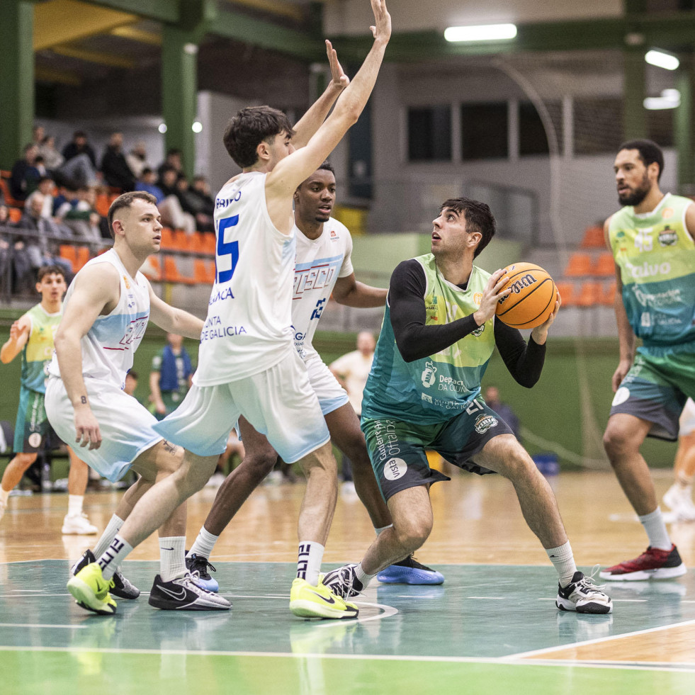 Un Basket Xiria lleno de moral rinde visita al Culleredo