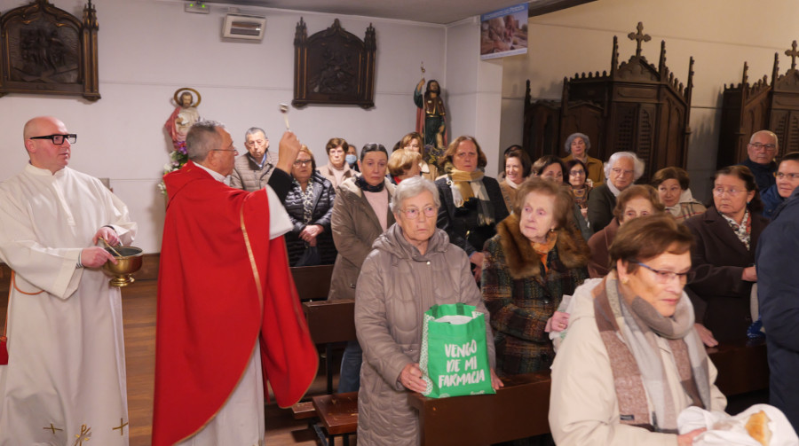 Bendición del pan por San Blas en Carballo