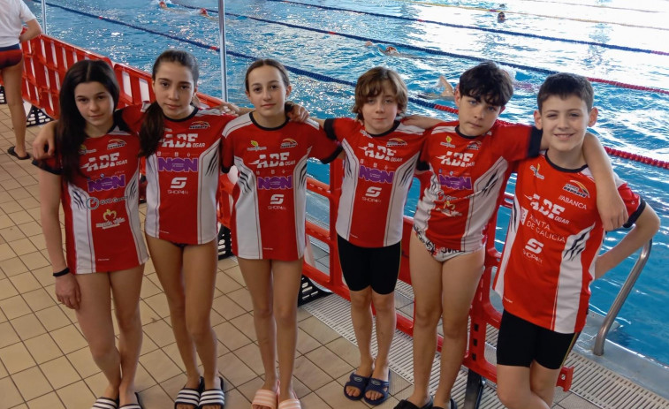 Ocho medallas para el equipo alevín de natación de la AD Fogar