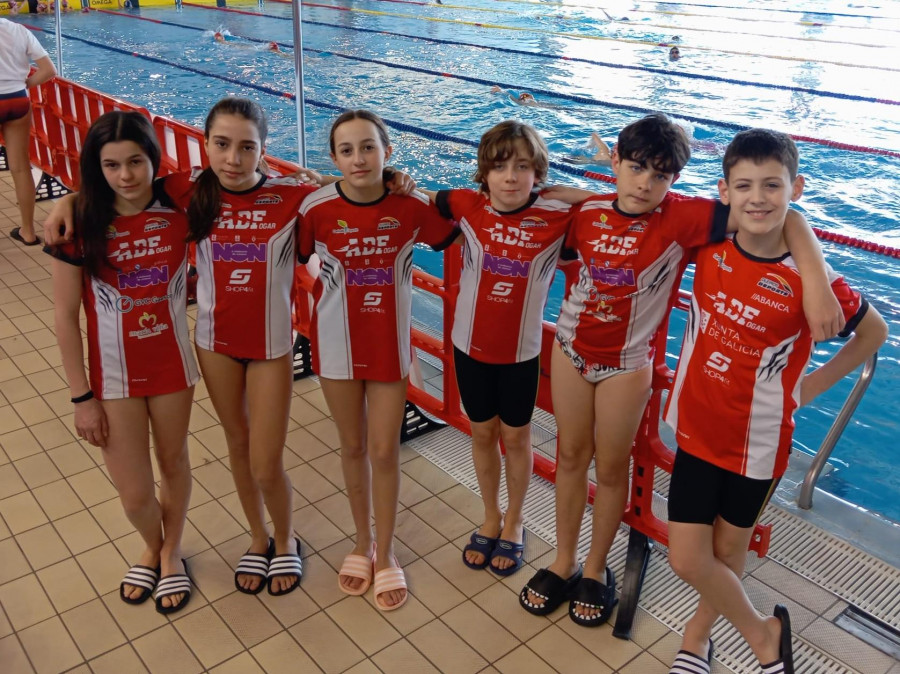 Ocho medallas para el equipo alevín de natación de la AD Fogar