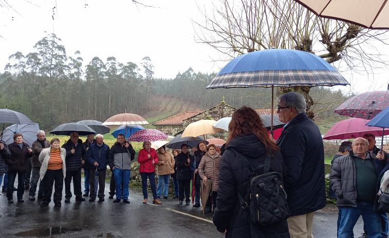 Vecinos de Treos muestran su rechazo al parque eólico de Patiñeiro, en Vimianzo