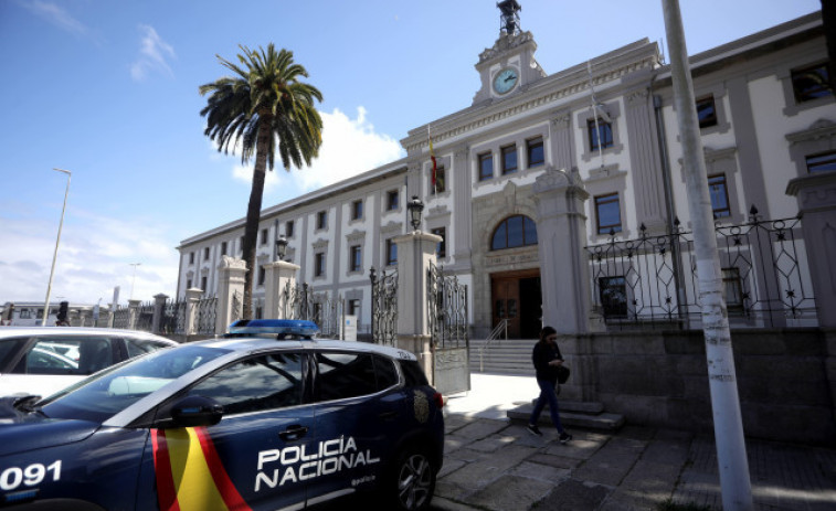 Piden tres años de cárcel para un hombre que apuñaló nueve veces a un vecino en Carballo