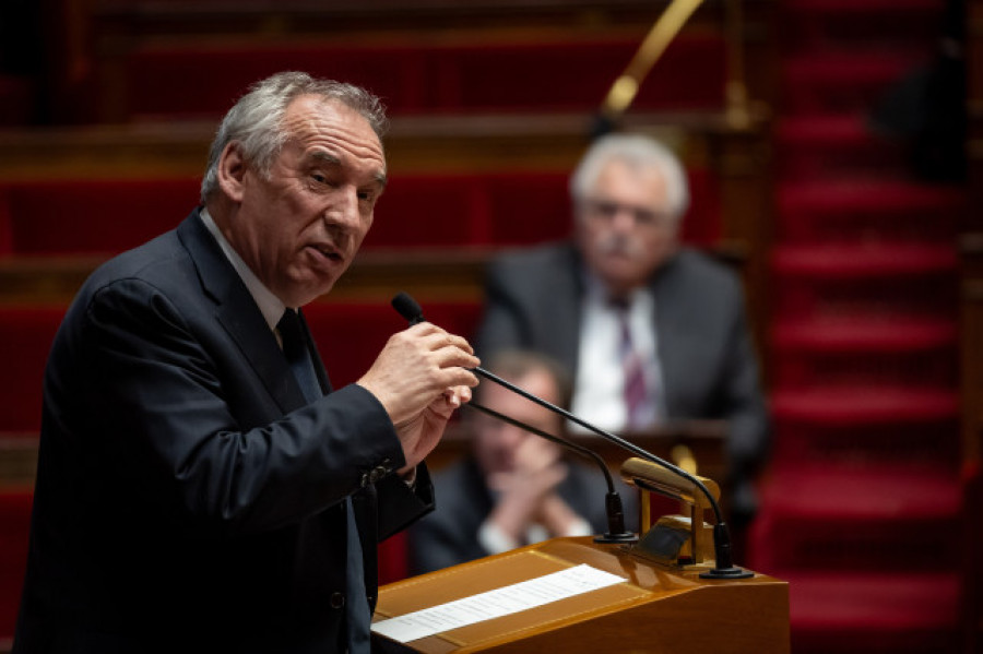 Piden la dimisión del primer ministro francés por acusaciones de tapar abusos en una escuela