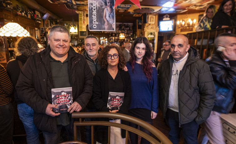 Presentado en Carballo el libro de la banda Zënzar