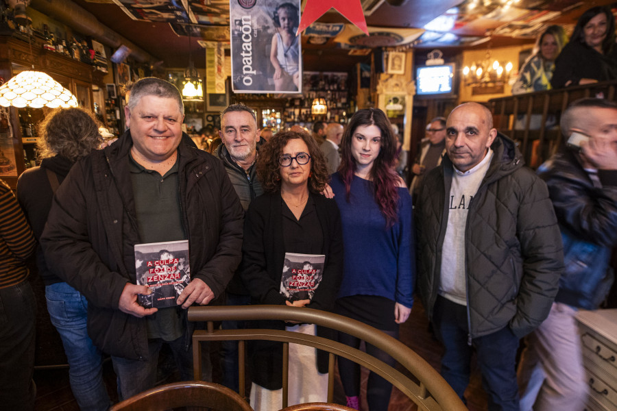 Presentado en Carballo el libro de la banda Zënzar