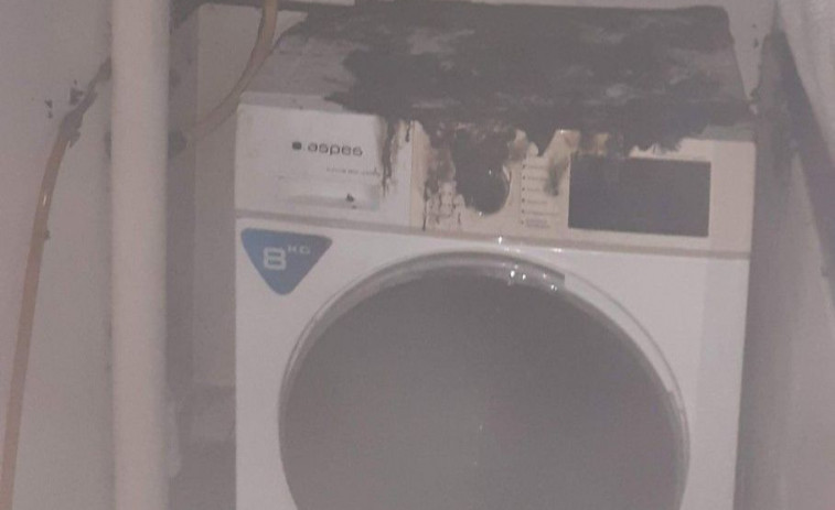 Sofocado un incendio que empezó en una lavadora de una vivienda en Carballo