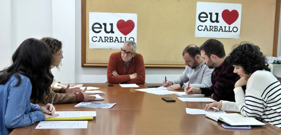 La Mesa Local de Comercio carballesa da luz verde a un amplio programa para 2025