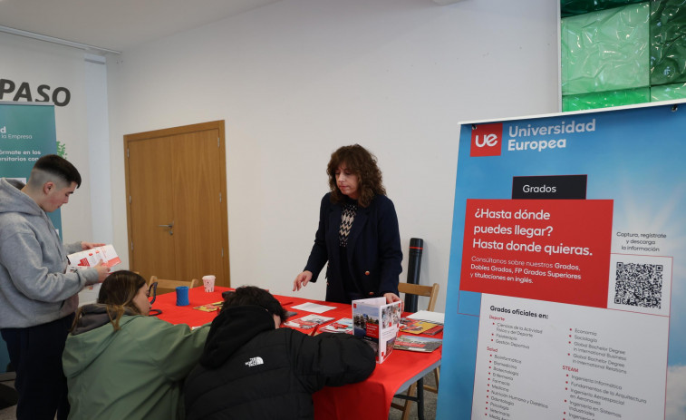 Casi 300 alumnos asistieron a la Feira das Universidades de Carballo