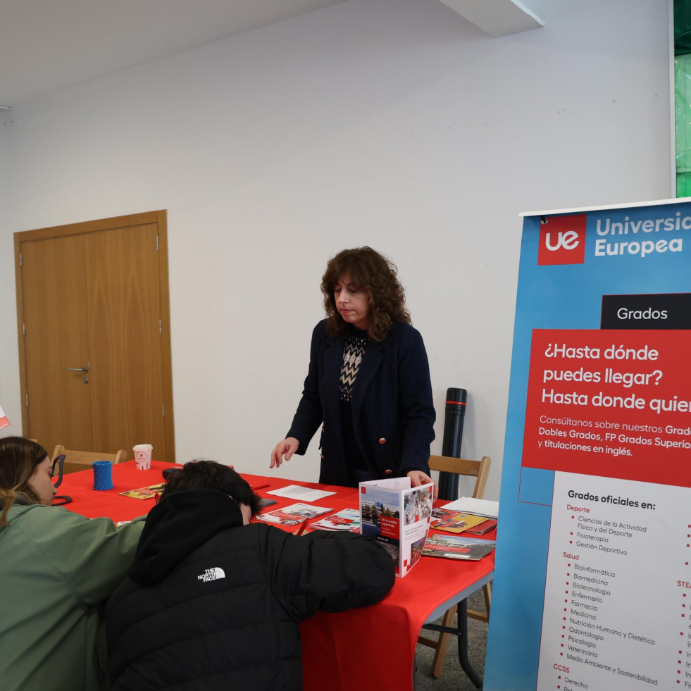 Casi 300 alumnos asistieron a la Feira das Universidades de Carballo