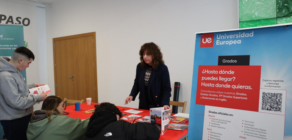 Casi 300 alumnos asistieron a la Feira das Universidades de Carballo