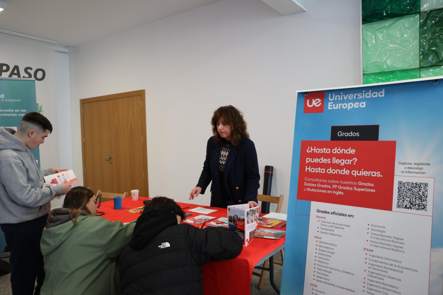 Casi 300 alumnos asistieron a la Feira das Universidades de Carballo