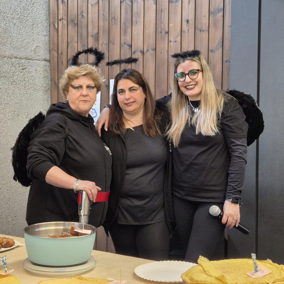 Los vecinos de  Bértoa disfrutaron de una dulce fiesta de Carnaval