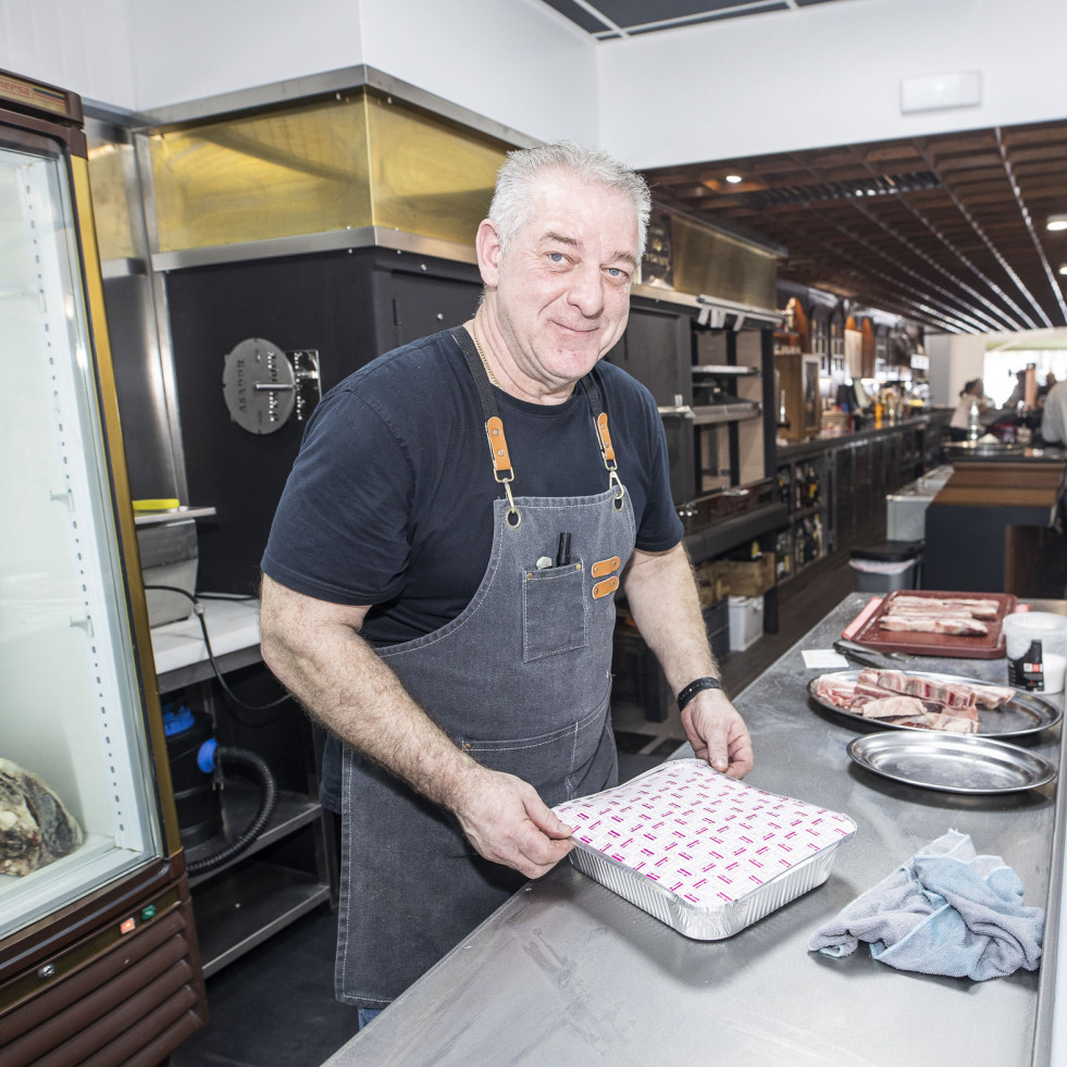 Abre el Asador D´Enrique en A Revolta, en Carballo