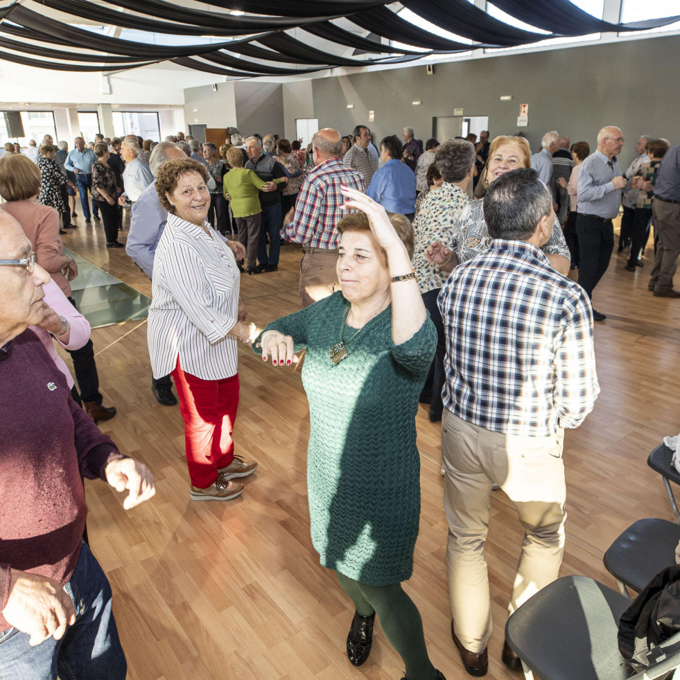 Rocío Pérez anima el baile en Carballo