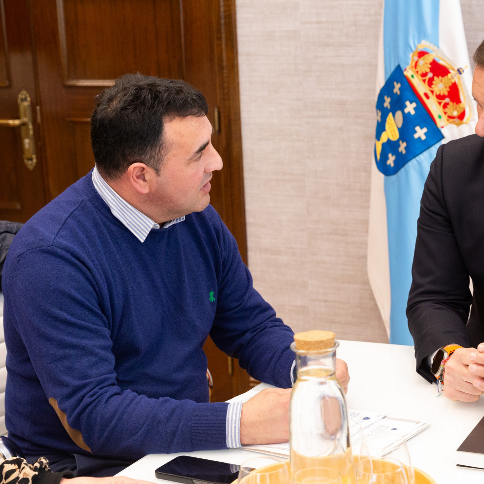 El alcalde de Laxe se reúne con el conselleiro de Cultura