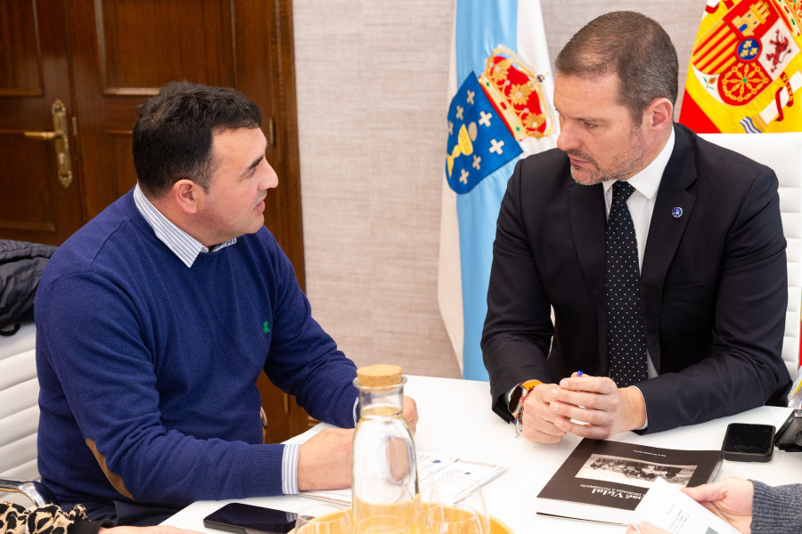 El alcalde de Laxe se reúne con el conselleiro de Cultura