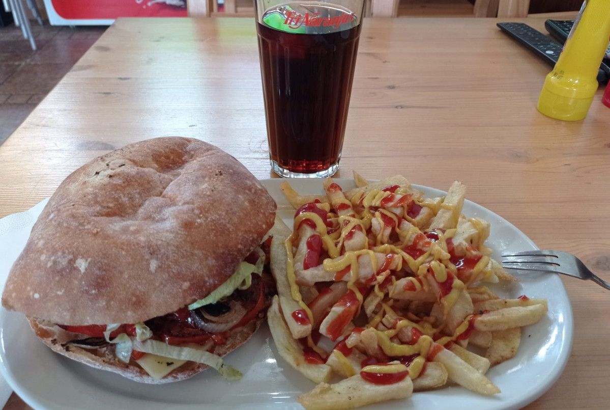 Una de las hamburguesas de A Cabana do Chopo 